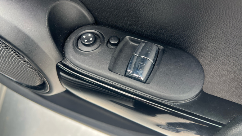 MINI Hatchback 1.5 Cooper Classic 3dr Petrol Hatchback